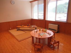 美甘保健文化センター2階・幼児教養室を親子の交流の場として利用できます
